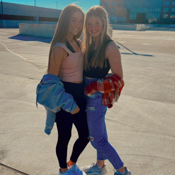 Meet your Posher, Camille - Picture 1 of 1